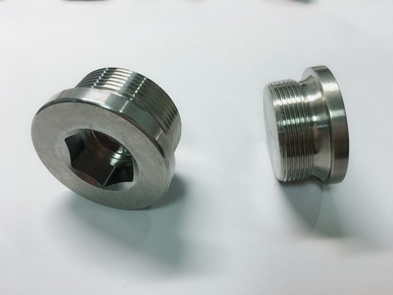 કસ્ટમ એસએસ કી રિંગ સાથે સ્ટેઈનલેસ સ્ટીલ રિંગ બોલ્ટ બનાવવામાં